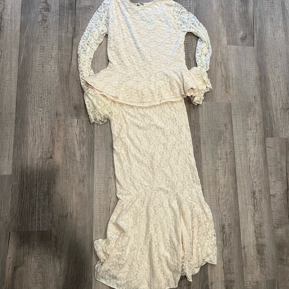 Elegant Cream Lace Asymmetrical Gown